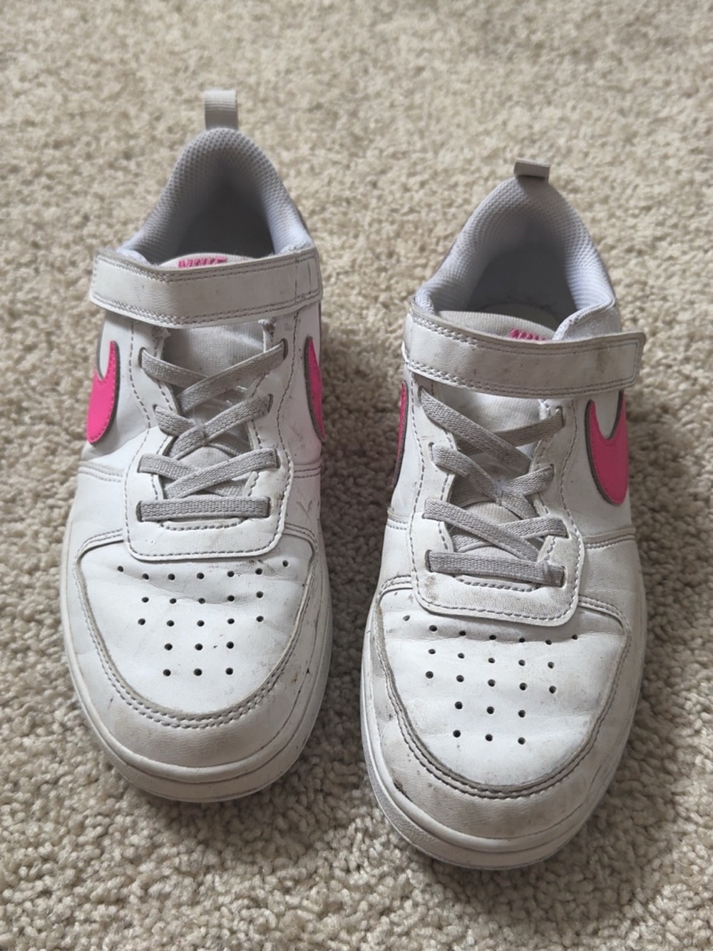 Nike White Kids Sneakers with Pink Swoosh - Velcro Strap